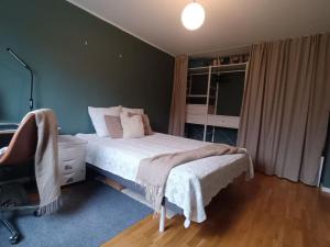 a bedroom with a bed and a desk and a window at Modern, private spacious & fully equipped for 2-6 people Near forest, with kitchen, washer, pets friendly in Floda