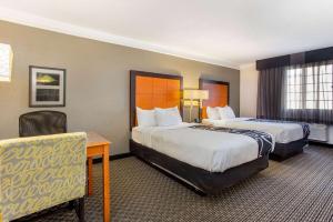Postel nebo postele na pokoji v ubytování La Quinta Inn by Wyndham Champaign