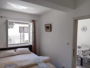 Postel nebo postele na pokoji v ubytování Mystras Apartments