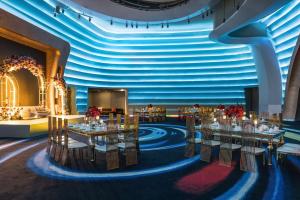 Posezení v ubytování V Hotel Dubai, Curio Collection by Hilton + 37 fotografií