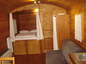 a bedroom with a bunk bed in a log cabin at la Pomone in Blonville-sur-Mer