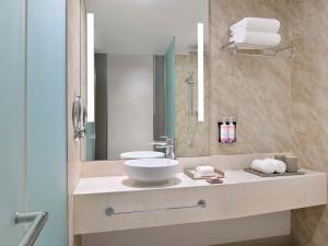 Koupelna v ubytování Mövenpick Hotel & Apartments Ghala Muscat