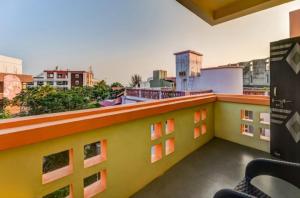 een balkon met uitzicht op de stad bij Hotel Moon Near Sea Beach & Jagannath Temple - Best Seller in Puri