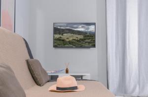 TV a/nebo společenská místnost v ubytování antéste Ierapetra sea & city