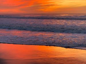 ラカノーにあるVilla NIKKITAの海沿いの夕日