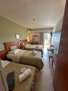 Posteľ alebo postele v izbe v ubytovaní Paradise Lost Hotel-Apartments