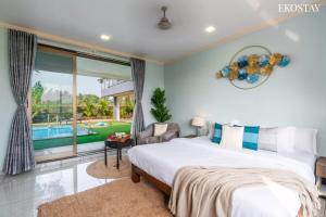 Bazén v ubytování EKOSTAY Luxe - Casa De Aria nebo v jeho okolí