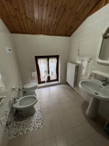 Kylpyhuone majoituspaikassa Rooms Pineta