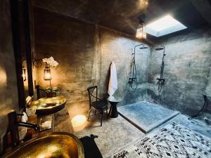 Ένα μπάνιο στο The Black Serpent Villa - Uluwatu +31 φωτογραφίες