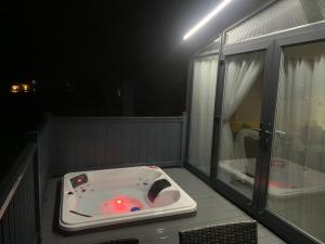 Fotografie z fotogalerie ubytování Royal Pines Lodge with Hot tub v destinaci Allerthorpe