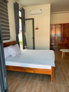 Postel nebo postele na pokoji v ubytování Happy House An Thới PQ