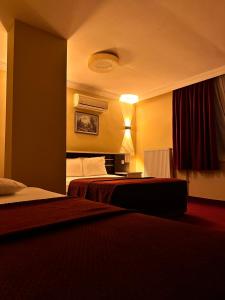 Postel nebo postele na pokoji v ubytování Minabir Otel