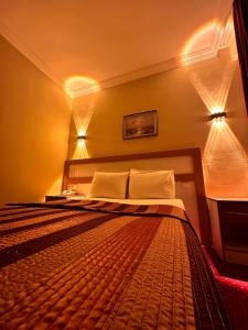 Postel nebo postele na pokoji v ubytování Minabir Otel
