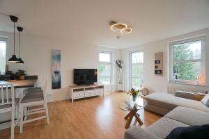 TV a/nebo společenská místnost v ubytování Südstrand Apartment