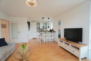 TV a/nebo společenská místnost v ubytování Südstrand Apartment