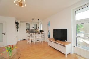 TV a/nebo společenská místnost v ubytování Südstrand Apartment