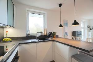 Kuchyň nebo kuchyňský kout v ubytování Südstrand Apartment