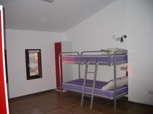 A bed or beds in a room at Albergue El Castillo