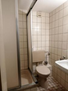 Koupelna v ubytování Roastineer Hotel + 37 fotografií