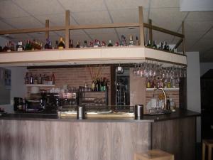 The lounge or bar area at Albergue El Castillo