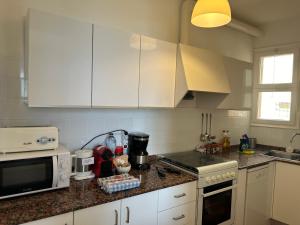 Kuchyňa alebo kuchynka v ubytovaní Apartamento con jardín a 11 metros de la playa. B3.