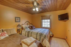 a bedroom with two beds and a ceiling fan at Rocky Ridge Lodge in Lead +39 photos