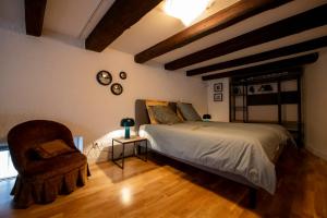 En eller flere senge i et værelse på La Petite Cour - Atypique, calme et cozy