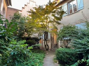 En have udenfor La Petite Cour - Atypique, calme et cozy