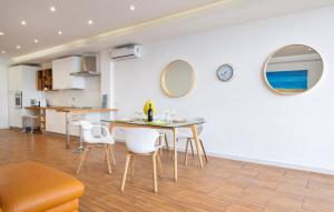 Η κουζίνα ή μικρή κουζίνα στο Cozy Apartment In Giardini Naxos