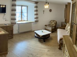 a living room with a coffee table and a couch at Schloss Naudersberg in Nauders