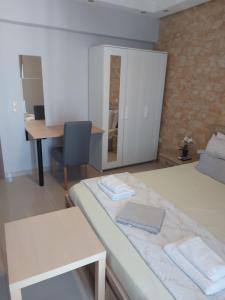 เตียงในห้องที่ 5- Luxury suite in the most central part of Rhodes!