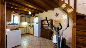 A kitchen or kitchenette at Villa Elli