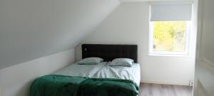 Postel nebo postele na pokoji v ubytování Gula huset
