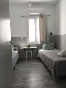 Posteľ alebo postele v izbe v ubytovaní Athina's blue studios