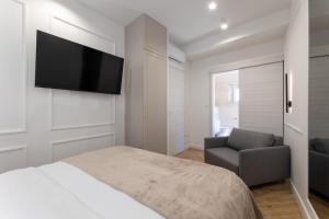 TV a/nebo společenská místnost v ubytování Palace Luxury Suites