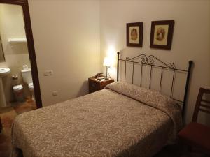 Postel nebo postele na pokoji v ubytování Hostal San Cayetano