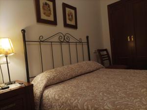 Postel nebo postele na pokoji v ubytování Hostal San Cayetano