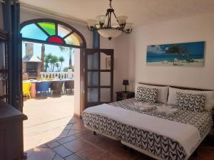 a bedroom with a bed and a view of a patio at Casa Palmeral in Mácher