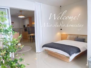 Cozy Ocean View APT in KK City Center客房内的一张或多张床位