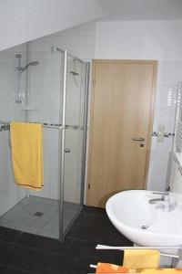 Koupelna v ubytování Ferienhaus, Am Süßling 15, Glowe