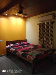 Posteľ alebo postele v izbe v ubytovaní Guruprasad Homestay