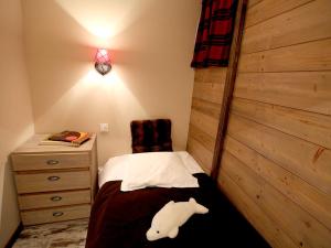 a small bedroom with a bed and a dresser at Appartement Valloire, 4 pièces, 9 personnes - FR-1-263-215 in Valloire