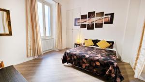 a bedroom with a bed and a large window at Myomax Guesthouse in Rome