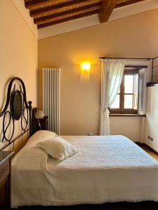 a bedroom with a white bed and a window at Villa Castagnone in Agna