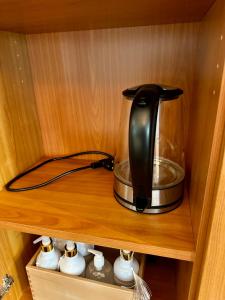Príslušenstvo na prípravu kávy alebo čaju v ubytovaní Hills Cottage