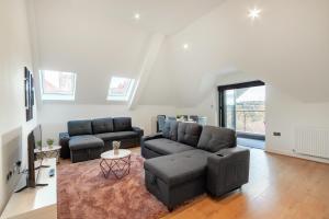 a living room with a couch and a table at Refined Living: Three Bedrooms Flat in Coulsdon CR5 in Coulsdon