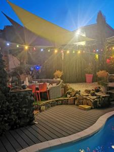 Swimmingpoolen hos eller tæt på LA FEE VIVIANE