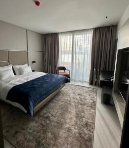 TV a/nebo společenská místnost v ubytování Abi's Hotel & SPA Vlore