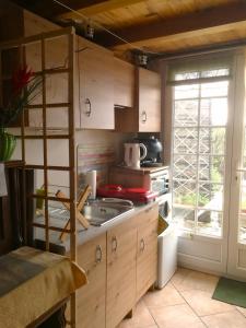 Køkken eller tekøkken på Petit studio atypique et cosy en Provence