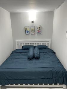 Un ou plusieurs lits dans un hébergement de l'établissement 2Bedrooms Wi-Fi near Impact Arena at T5 Condo